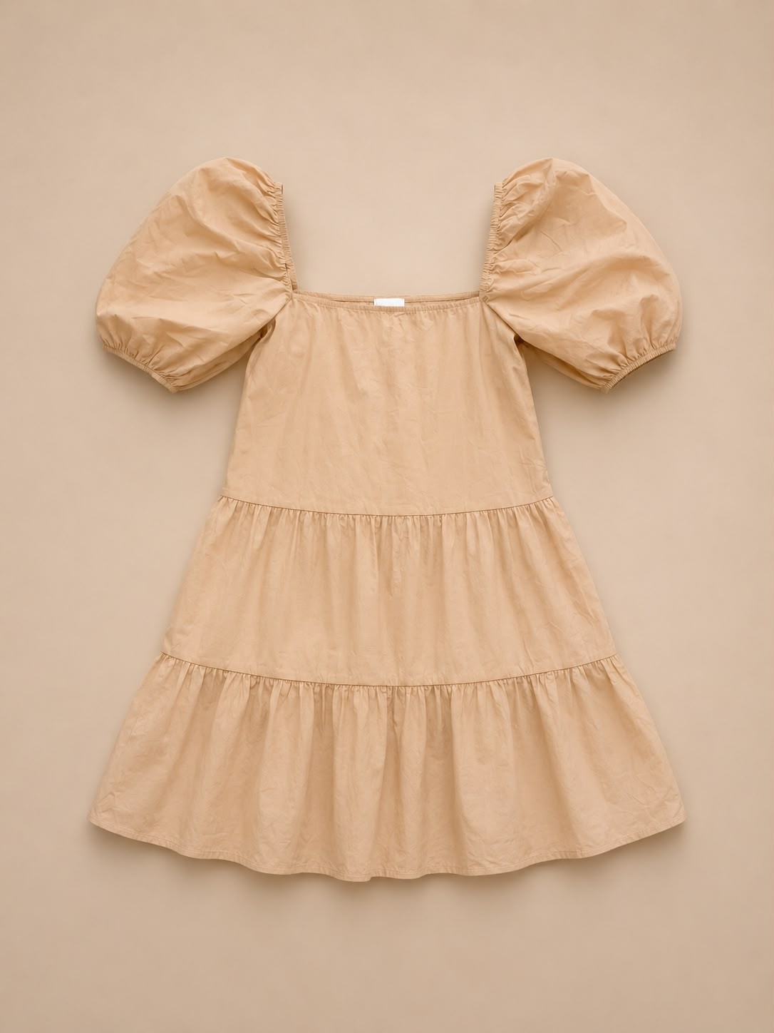 שמלת מיני בז׳ עם שרוולי בלון – H&M