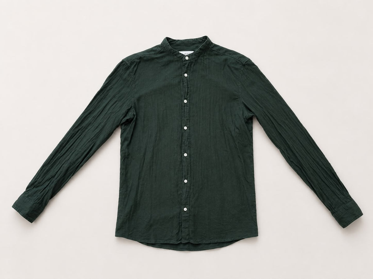 חולצה מכופתרת ירוקה עם צווארון סיני של Zara