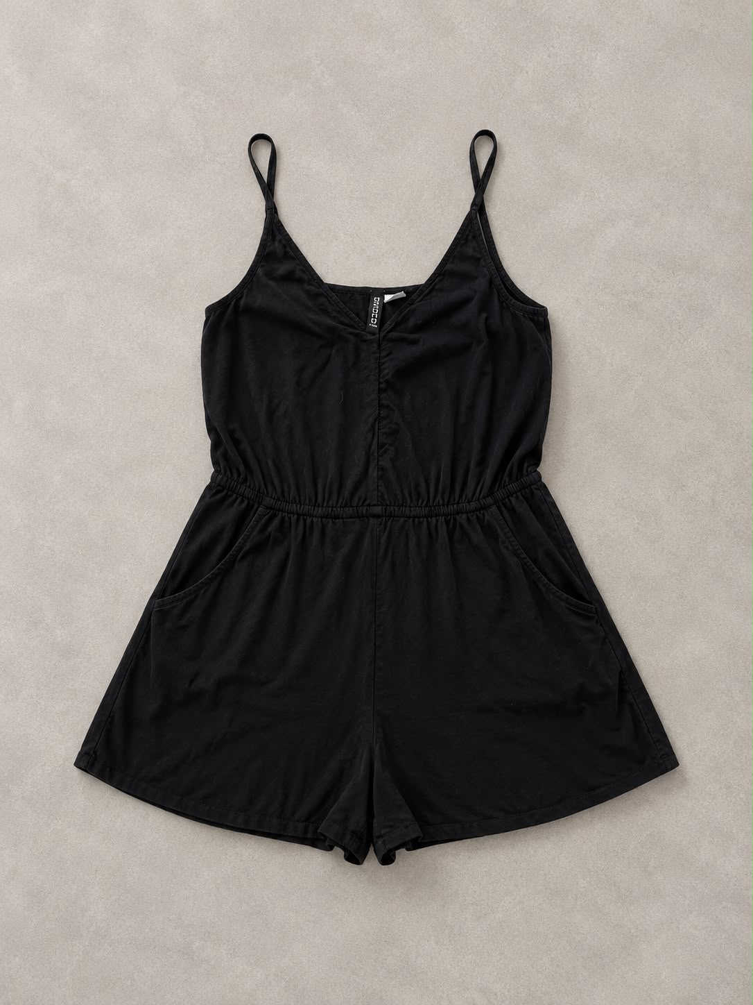 אוברול קצר שחור עם כתפיות H&M Divided