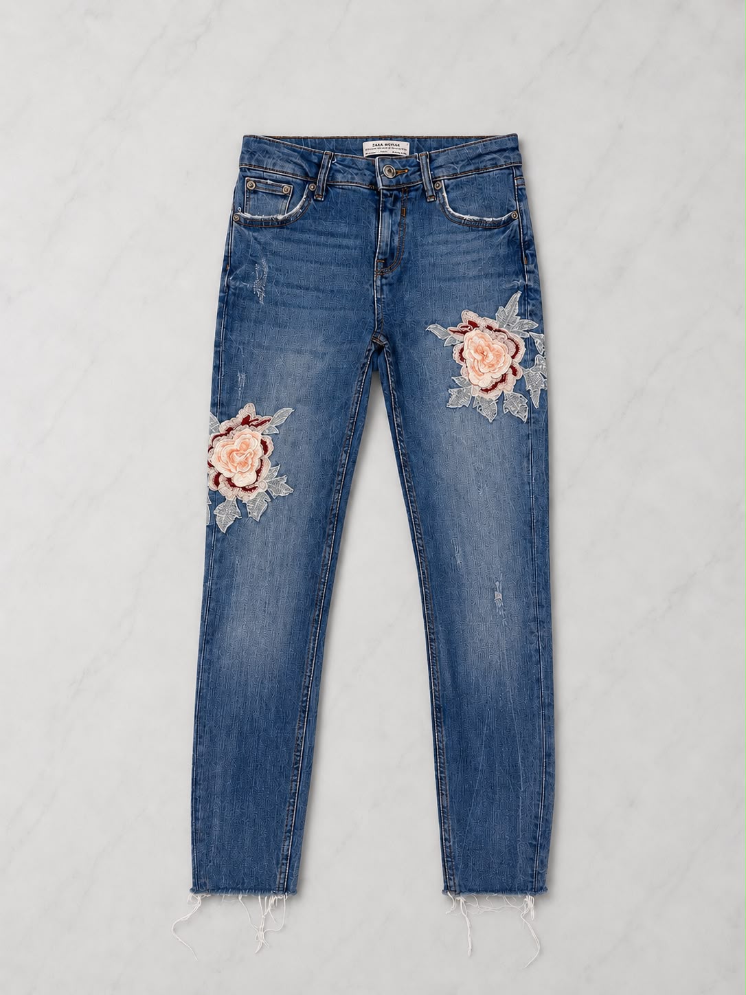 ג׳ינס כחול עם רקמת פרחים Zara Woman
